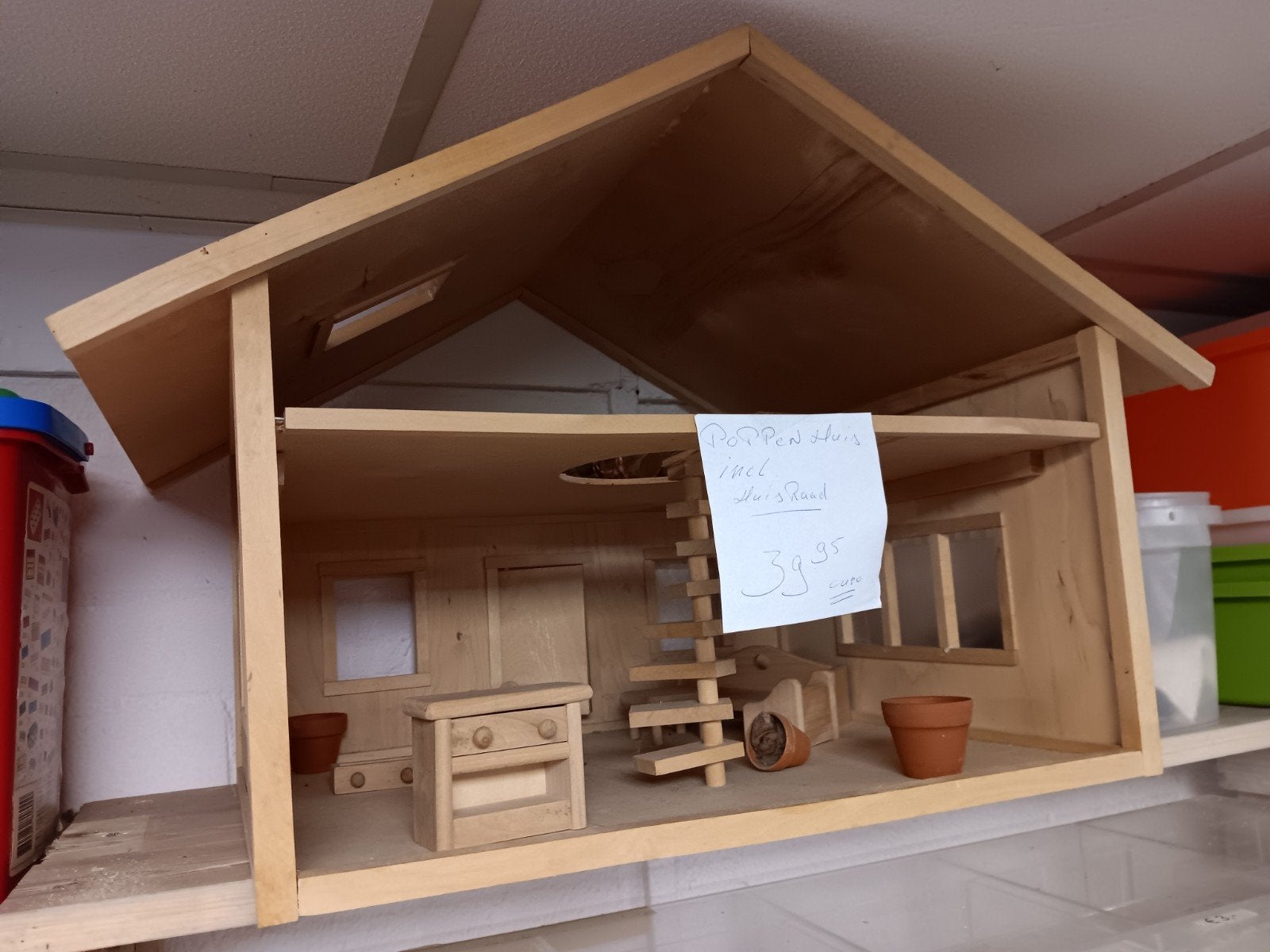 Houten Poppenhuis met Meubels - Zo Goed als Nieuw, Poppenhuis, Onbekend, Ophalen of Verzenden, Zo goed als nieuw
