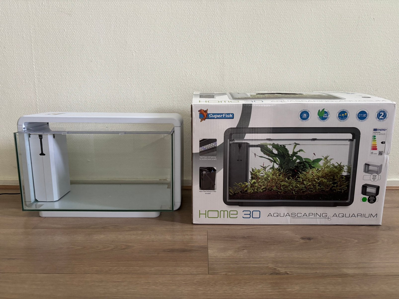 Superfish Home 30 aquarium + pomp, Bijen