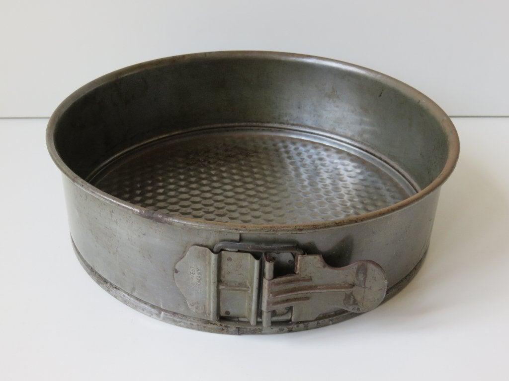 Antieke oude ronde springvorm bakvorm 24 cm, Overige typen, Ophalen of Verzenden, Gebruikt, Metaal