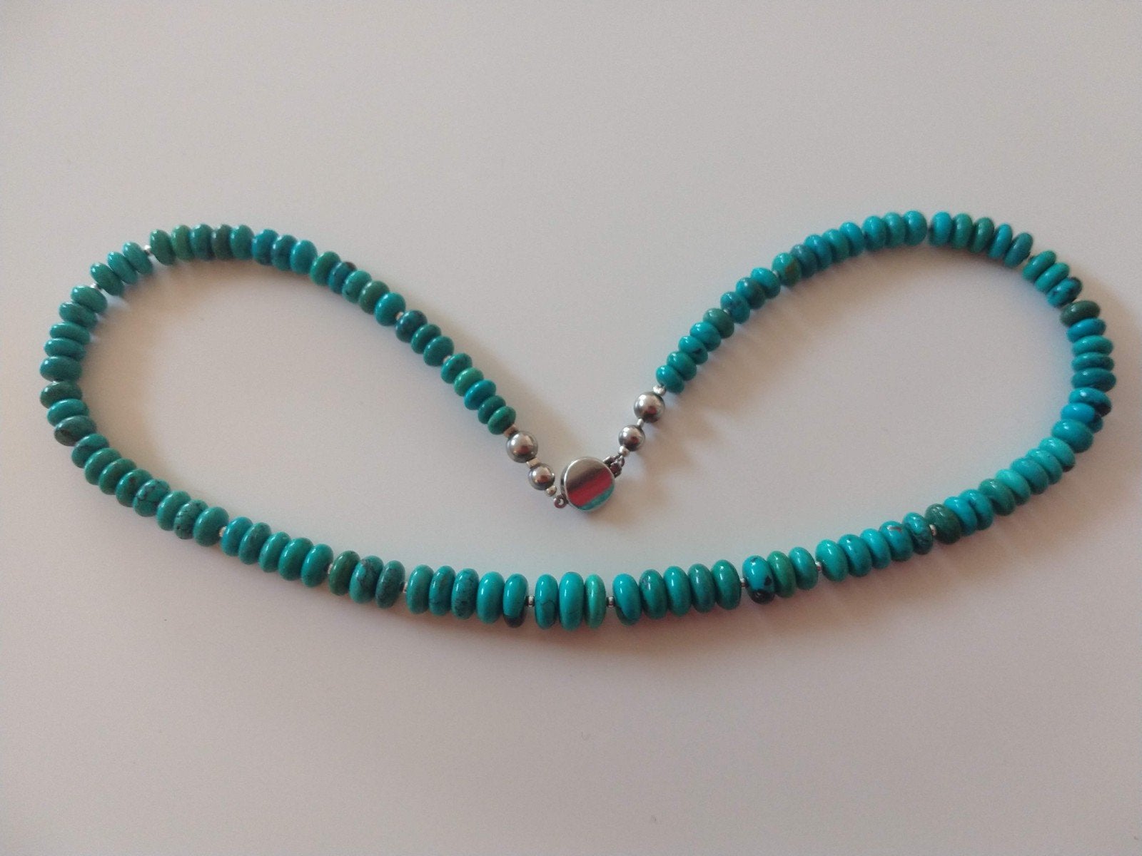 Turkoois ketting met zilveren slot., Sieraden, Tassen en Uiterlijk, Kettingen, Ophalen of Verzenden, Zo goed als nieuw, Blauw