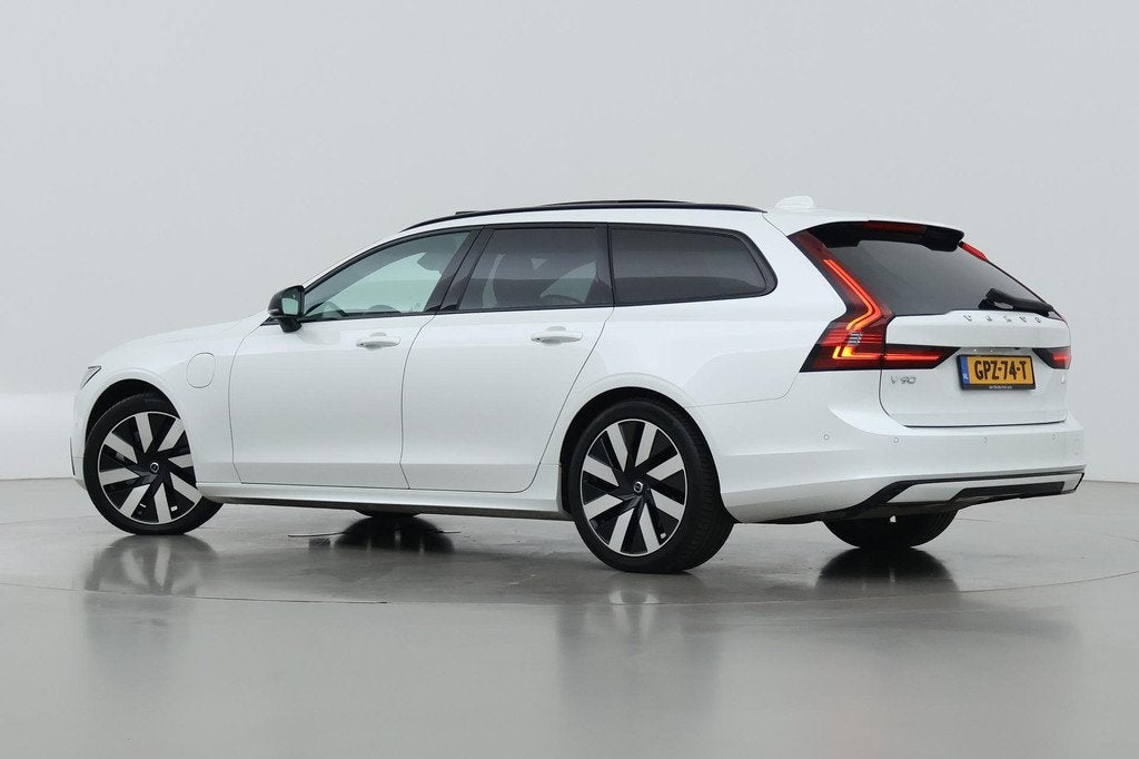 Volvo V90 T6 Plug-in hybrid Ultimate Dark | Panoramadak | 36, Automaat, 4 cilinders, 1969 cc, 180 min