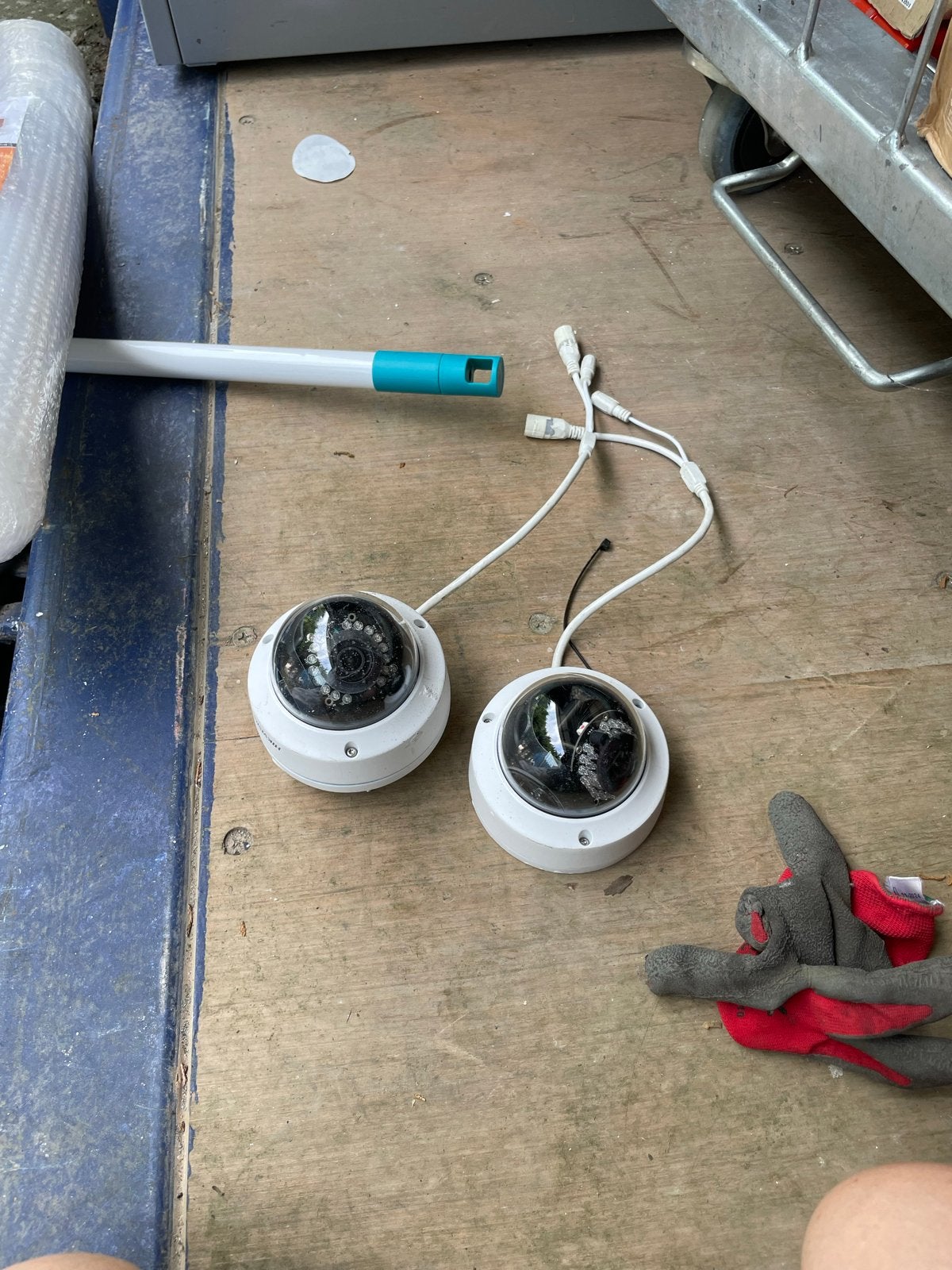 Hikvision Dome Beveiligingscamera's (2 stuks), Ophalen of Verzenden, Gebruikt, Buitencamera