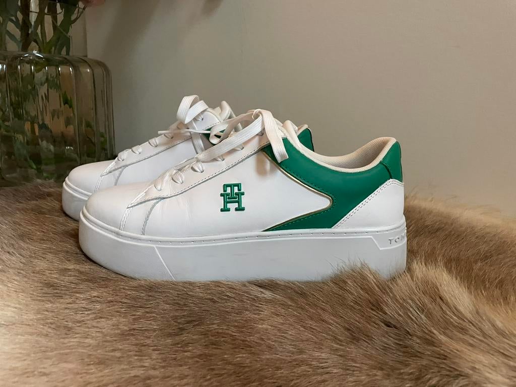 Tommy hilfiger sneakers zgan!, Kleding | Dames, Schoenen, Verzenden, Wit, Sneakers of Gympen, Zo goed als nieuw