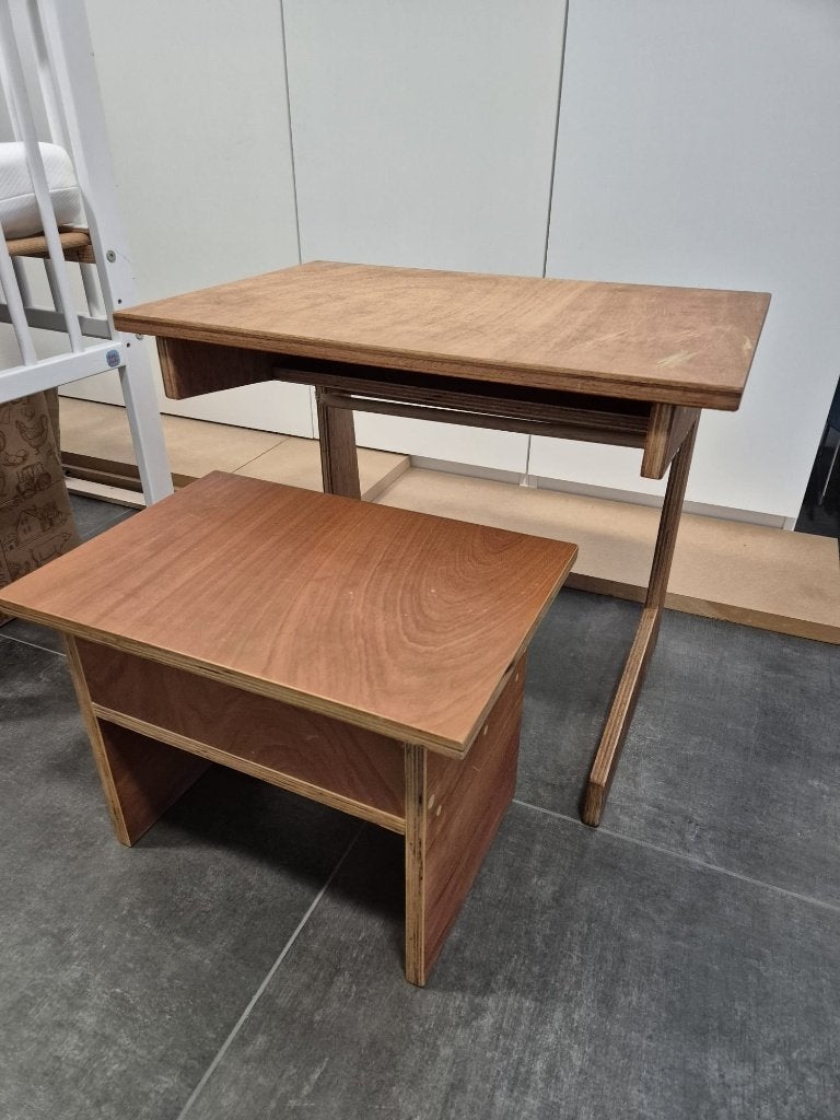 Gratis kinderbureau, Kinderen en Baby's, Kinderkamer | Tafels en Stoelen, Ophalen, Gebruikt, Tafel(s)