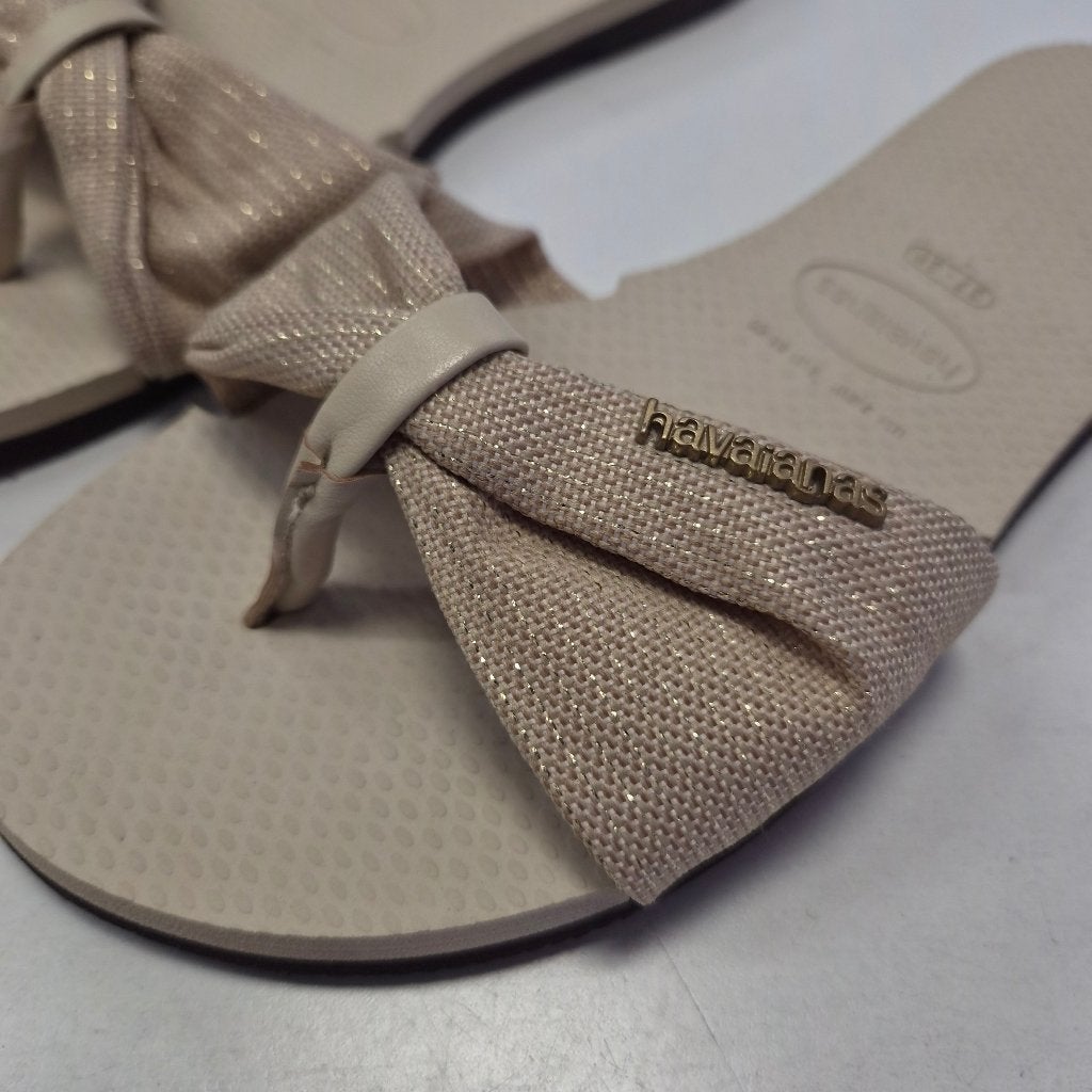 Havaianas slippers mt 38-39 beige/goud glitter strik 51937, Beige, Havaianas, Ophalen of Verzenden, Zo goed als nieuw