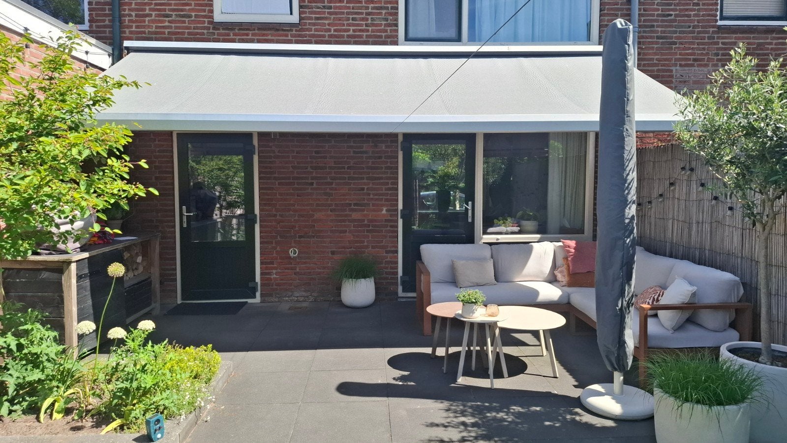 Zonwering: mooi groot zonnescherm antraciet, Ophalen, Gebruikt