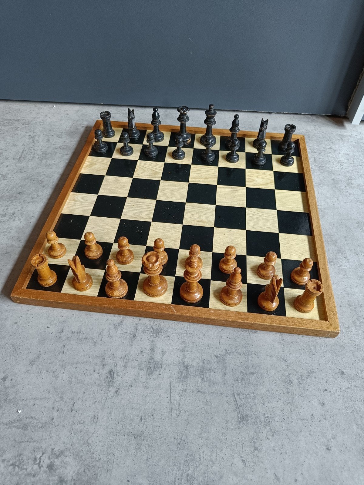 Dam/schaakbord met speelstukken, Ophalen of Verzenden, Minder dan 500 stukjes, Gebruikt, Schaken