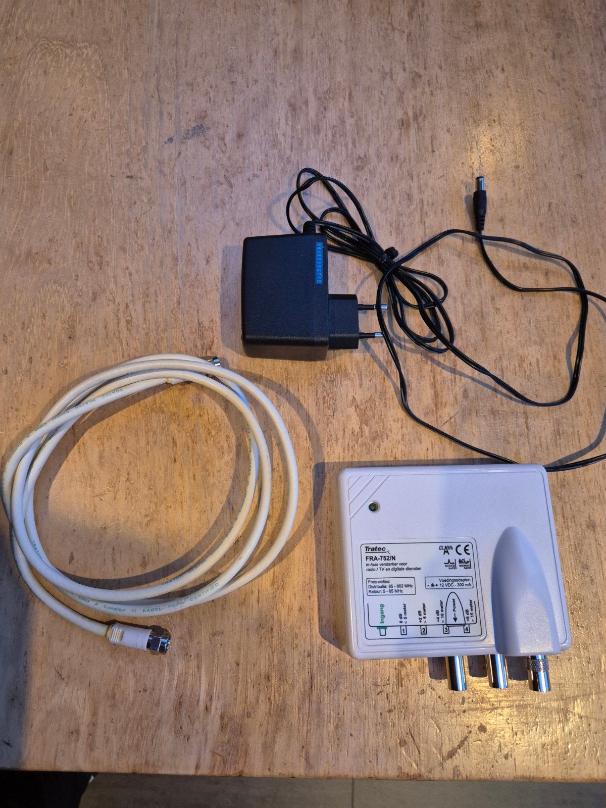 Tratec FRA-752/N versterker met adapter en coaxkabel, Ophalen of Verzenden, Gebruikt, Minder dan 2 meter, Coaxiale kabel