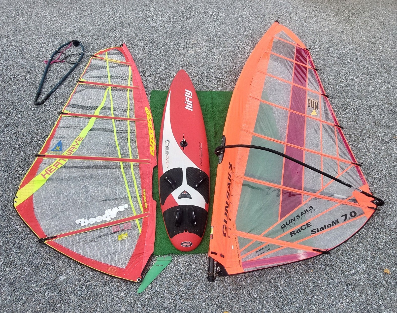 Freeride Carbontec 145 L complete set 2 zeilen 282 x 67 cm, Watersport en Boten, 250 tot 300 cm, Gebruikt, Met mast, 6.5 m² tot 8 m²