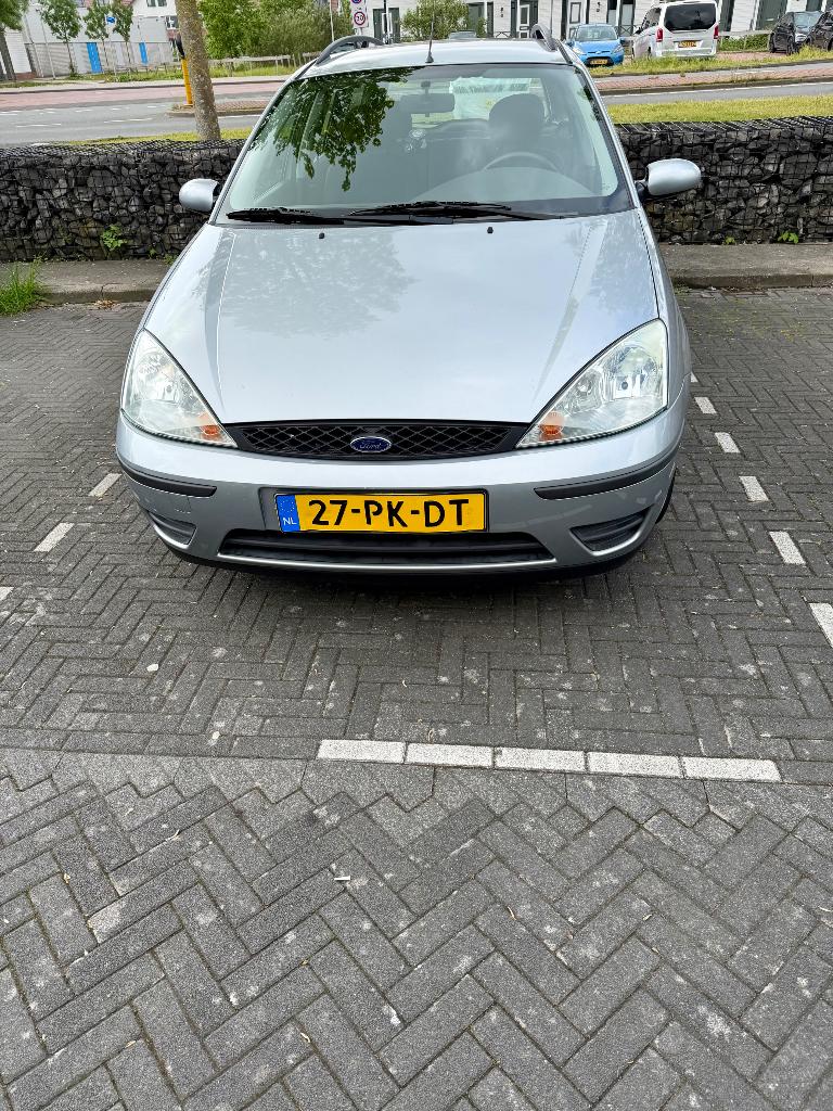 Ford Focus 1.6I 74KW 2004 Grijs, Auto's, 1596 cc, 4 cilinders, 100 pk, 49 €/maand