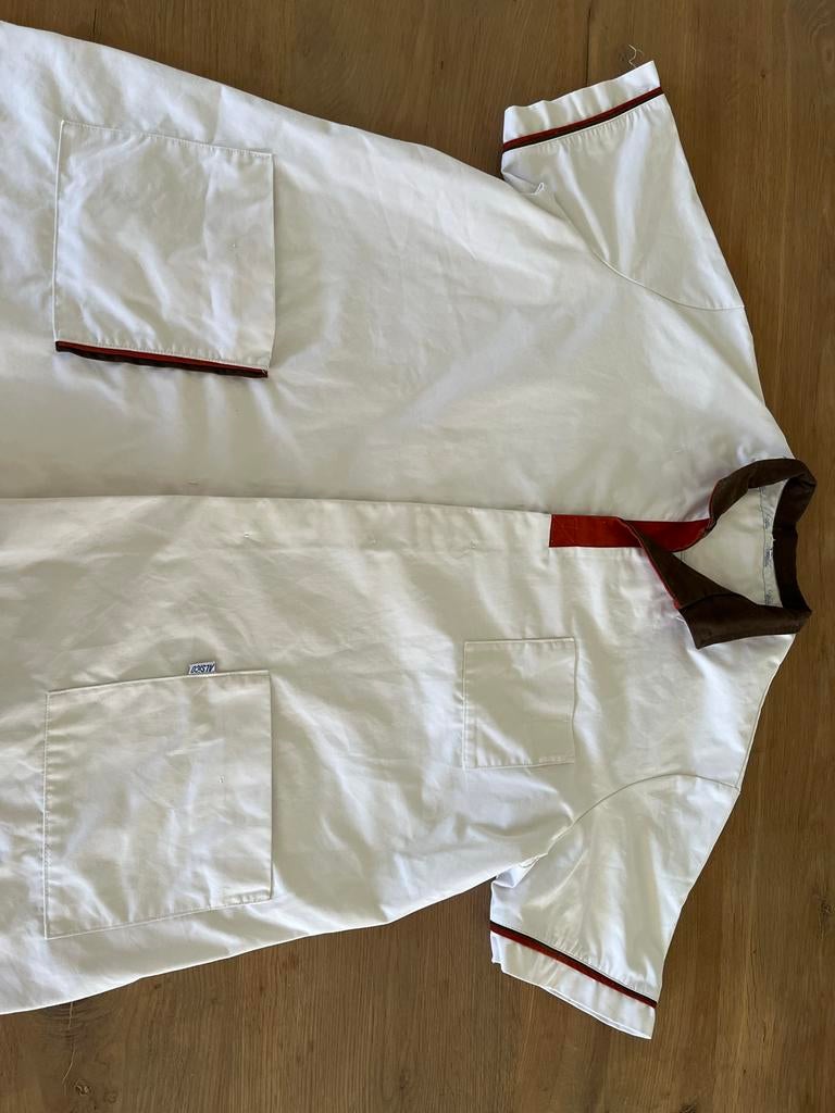 Witte heren zorguniform, laboratoriumjas met bruine accenten, Ophalen of Verzenden, Zo goed als nieuw