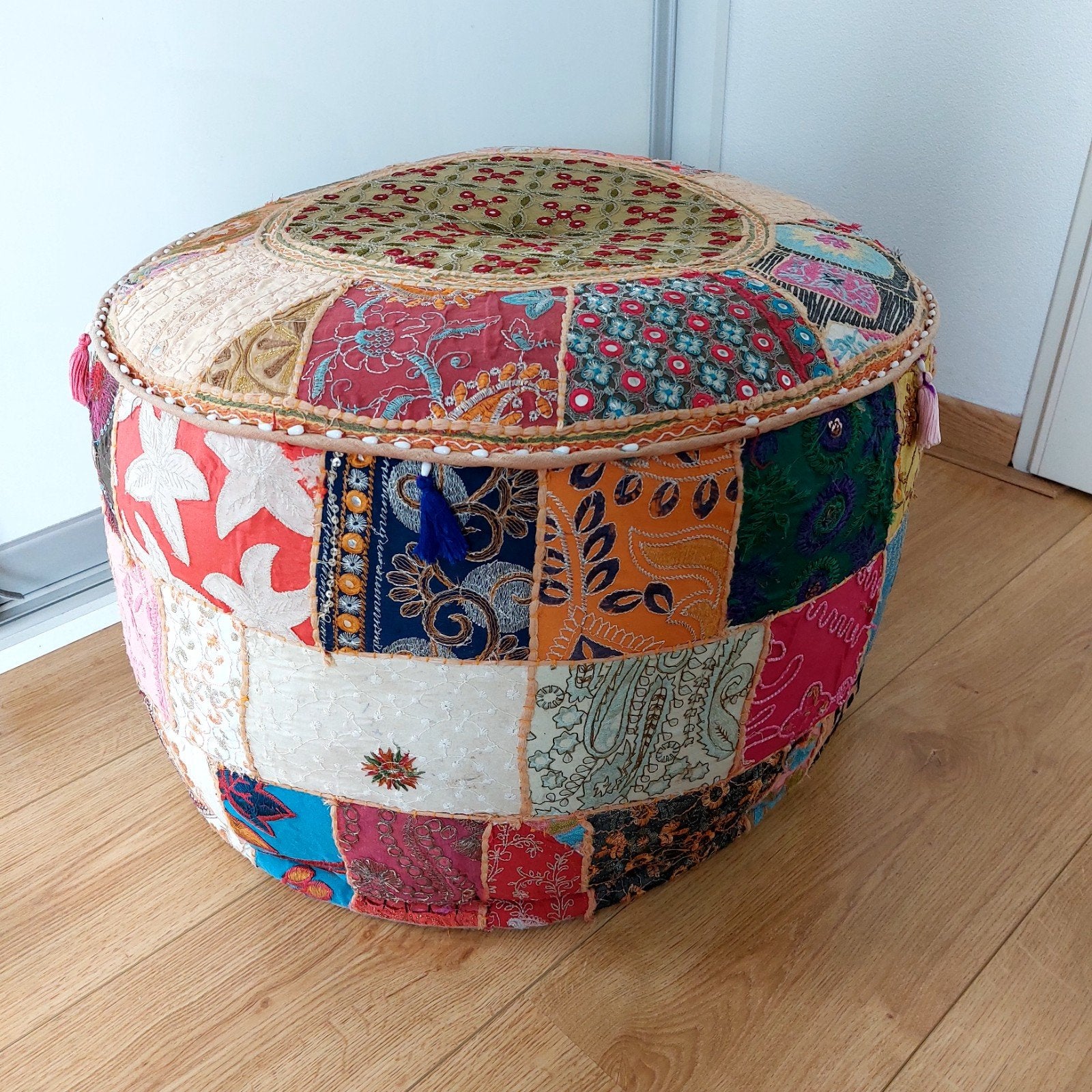 Grote prachtige poef in kleurrijk Patchwork Design, Rond, Minder dan 50 cm, Ophalen of Verzenden, Zo goed als nieuw