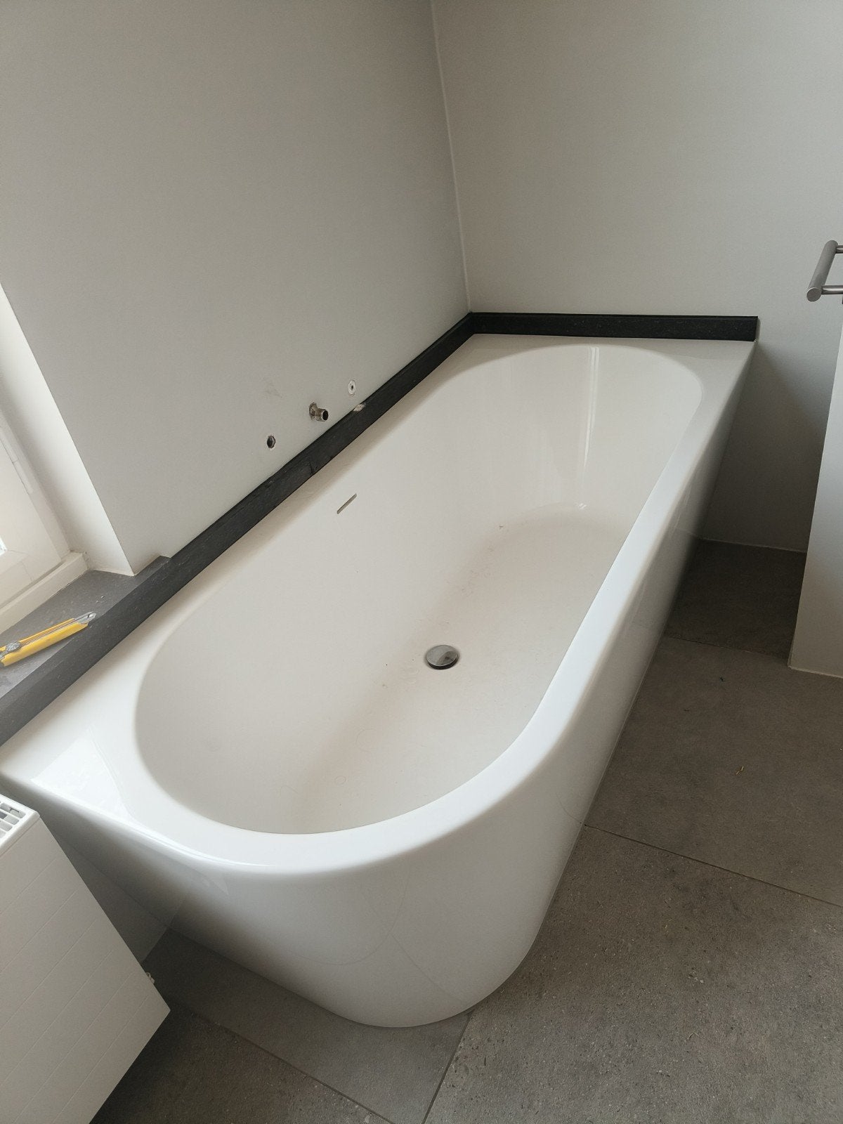 hoek bad, half vrijstaand 165x75 met kraan, Ophalen, Chroom, Bad
