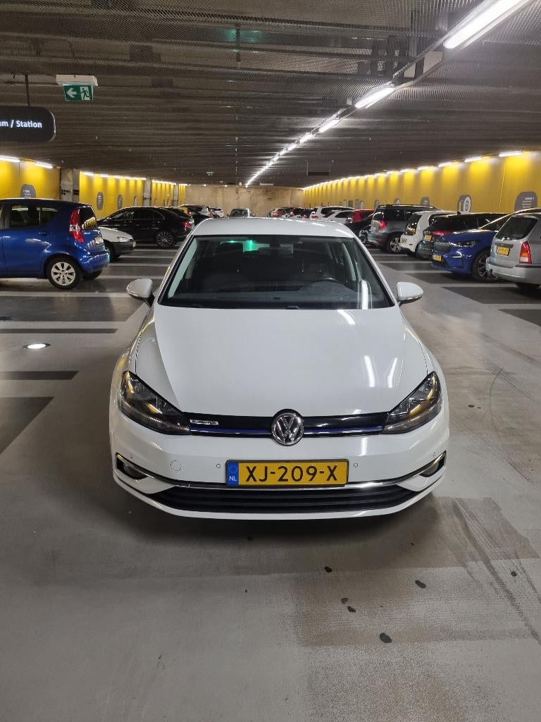 Volkswagen Golf 7 Facelift, Auto's, Voorwielaandrijving, 1498 cc, 4 cilinders, Wit