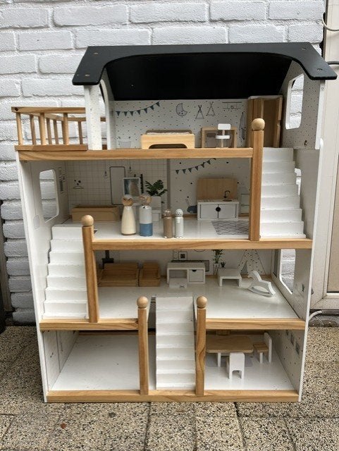 Houten poppenhuis, kinderkeuken en kinderwinkeltje, Ophalen, Zo goed als nieuw, Poppenhuis
