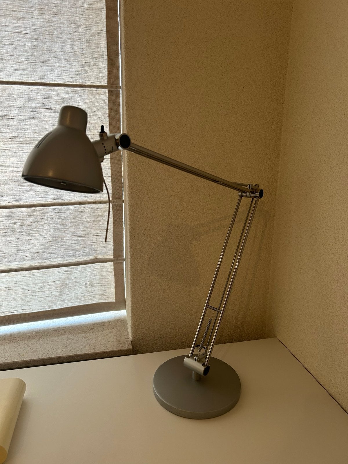 Ikea Antifoni bureaulamp verstelbaar lichtgrijs, Bureaulamp, Overige fittingen, Ophalen of Verzenden, Grijs