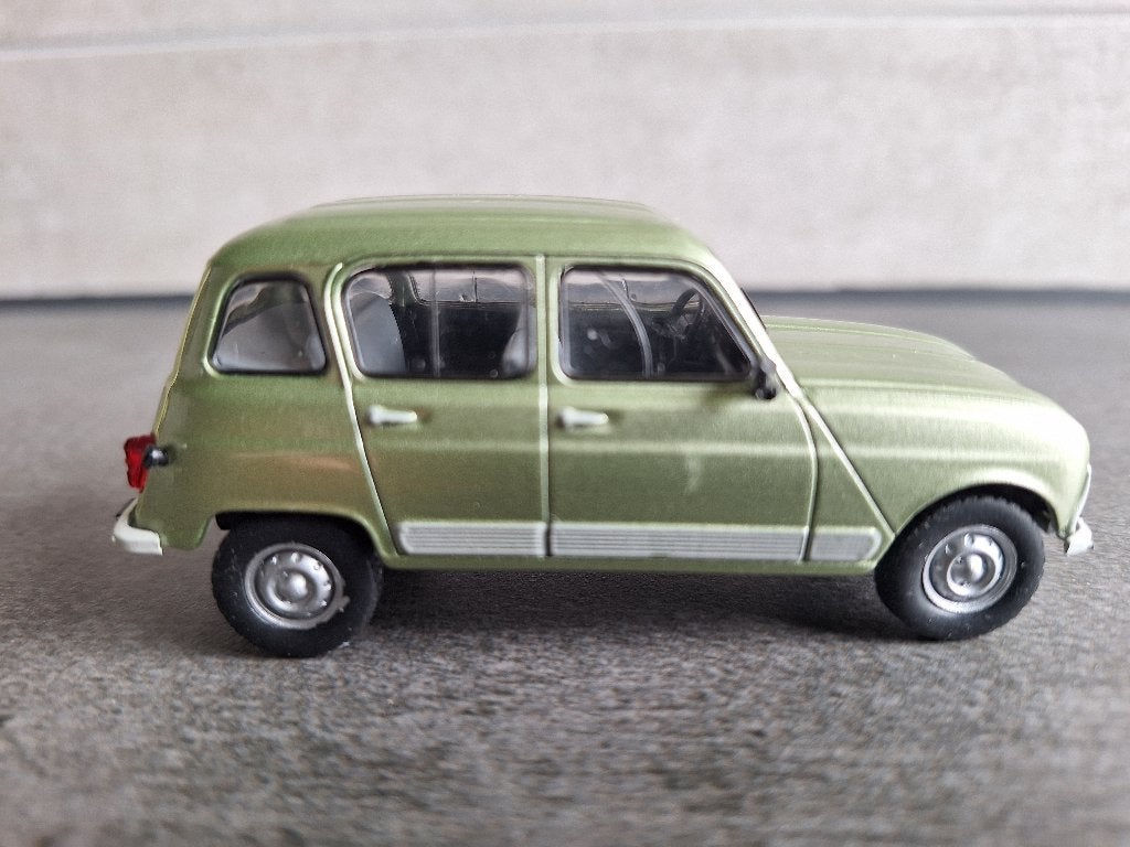 Renault 4 TL, Hobby en Vrije tijd, Modelauto's | 1:43, Zo goed als nieuw, Auto, Overige merken, Ophalen of Verzenden