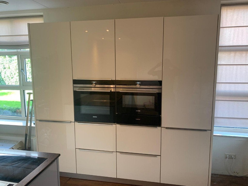 Moderne witte hoogglans eilandkeuken GEDEMONTEERD