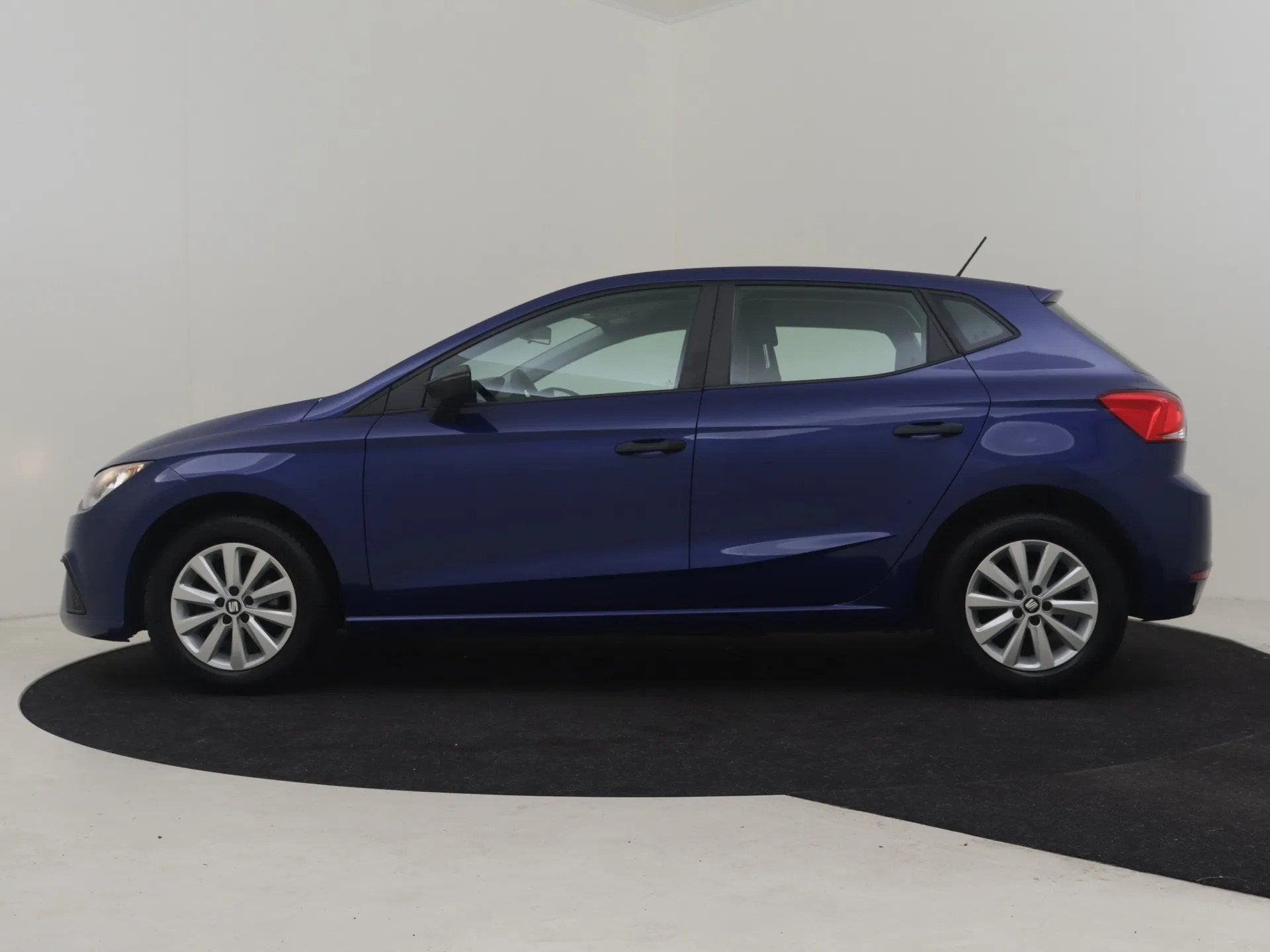 SEAT Ibiza 1.0 MPI Reference (bj 2018), Voorwielaandrijving, Gebruikt, 540 kg, Blauw