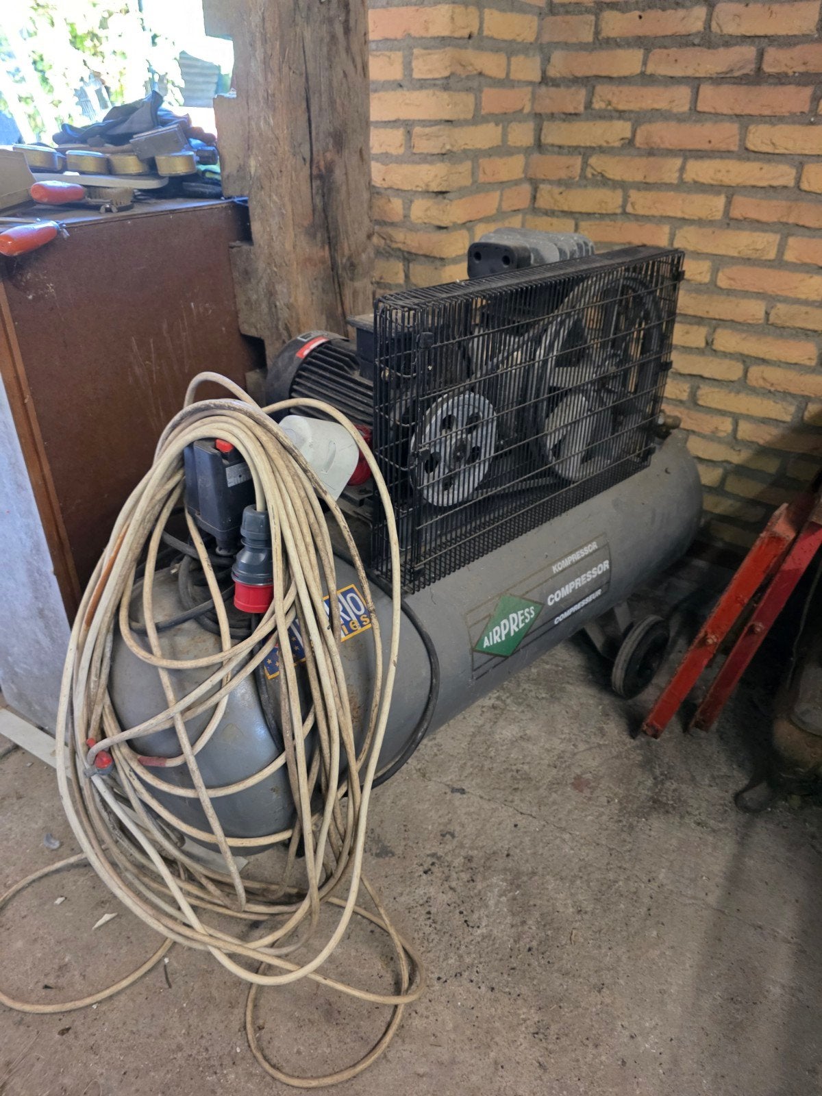 Grote Airpress Euro Series Compressor, zie foto's, Doe-het-zelf en Verbouw, 100 liter of meer, Ophalen