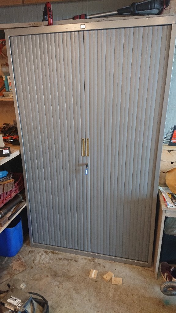 Archiefkast met roldeuren en slot, Ophalen, Gebruikt, 100 tot 150 cm, Metaal