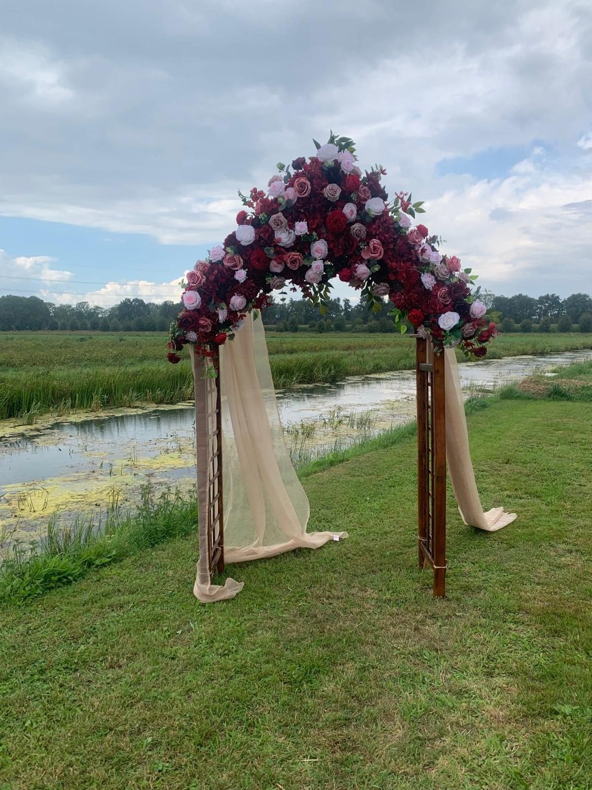 Bruiloft decoratie: Hart, boog & bloemstukken - Kunst rozen, Ophalen, Kunststof, Rood, Landelijk