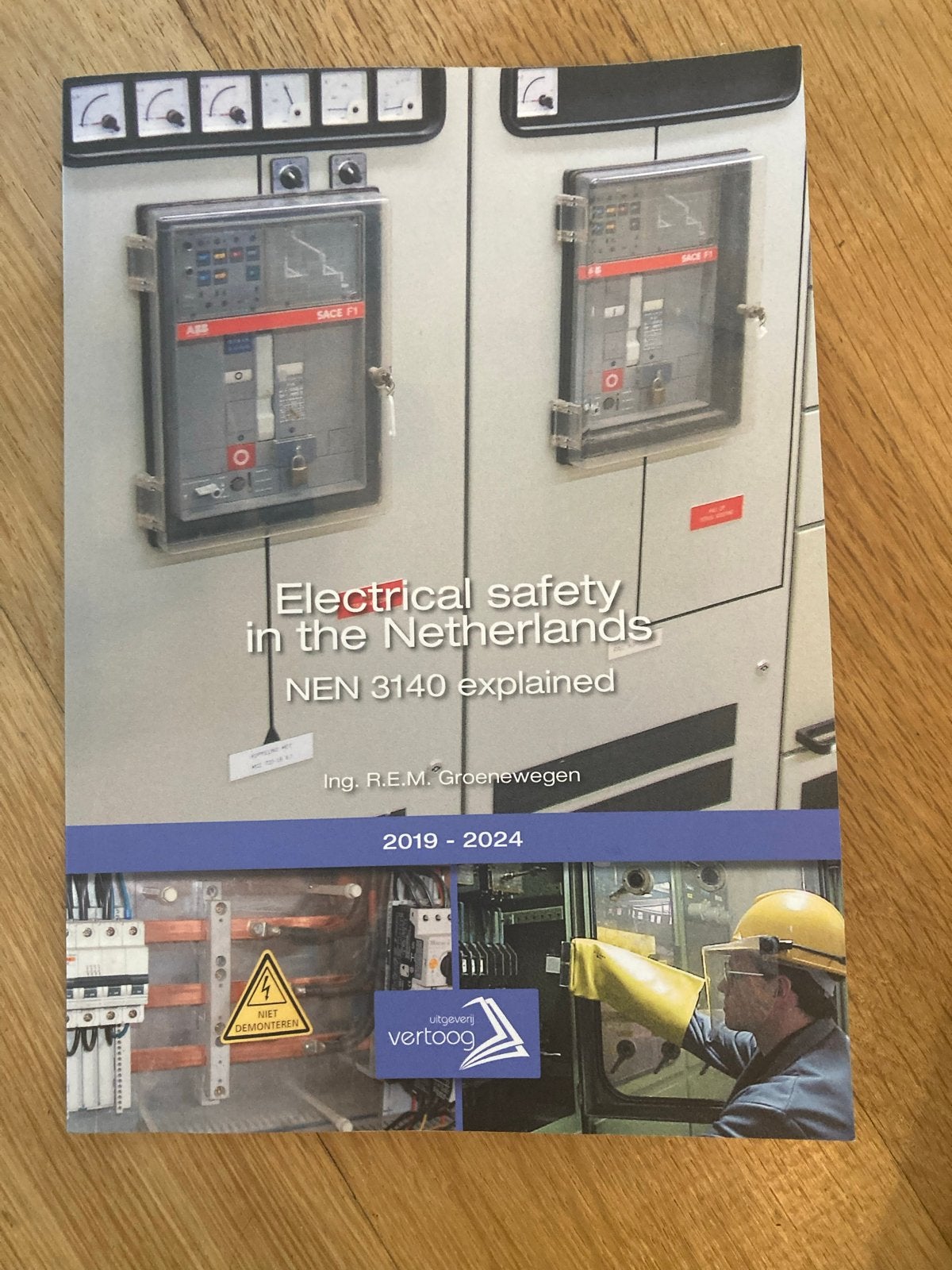 (English) NEN 3140 Elektrische veiligheid in Nederland, Ophalen of Verzenden, Zo goed als nieuw, Elektrotechniek