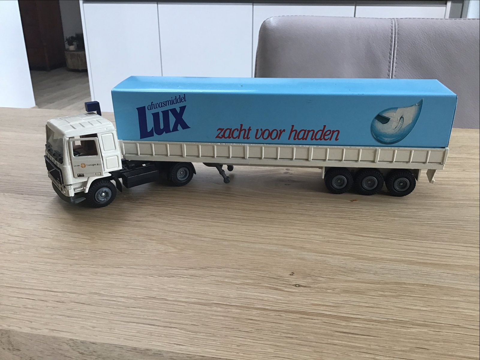 Miniatuur vrachtwagen, Ophalen of Verzenden, Zo goed als nieuw, Bus of Vrachtwagen
