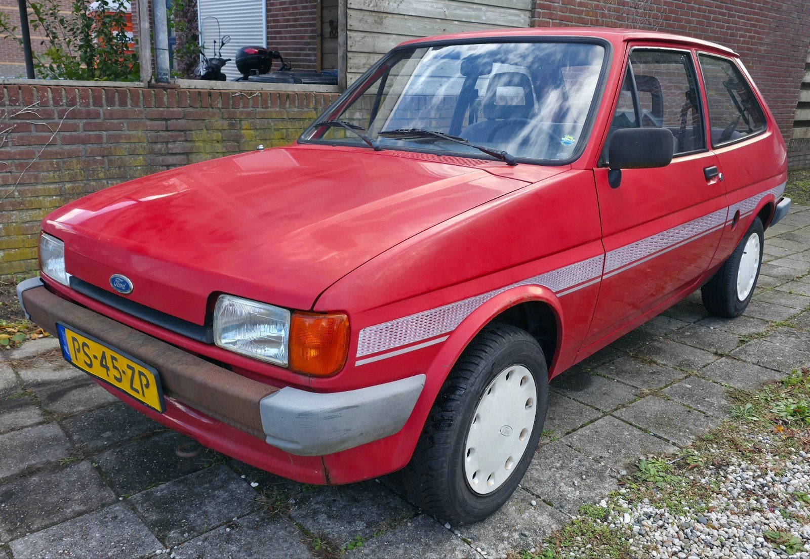 Ford Fiësta Festival oldtimer uit 1986, aka "Bessie"., Voorwielaandrijving, Stof, Handgeschakeld, Grijs