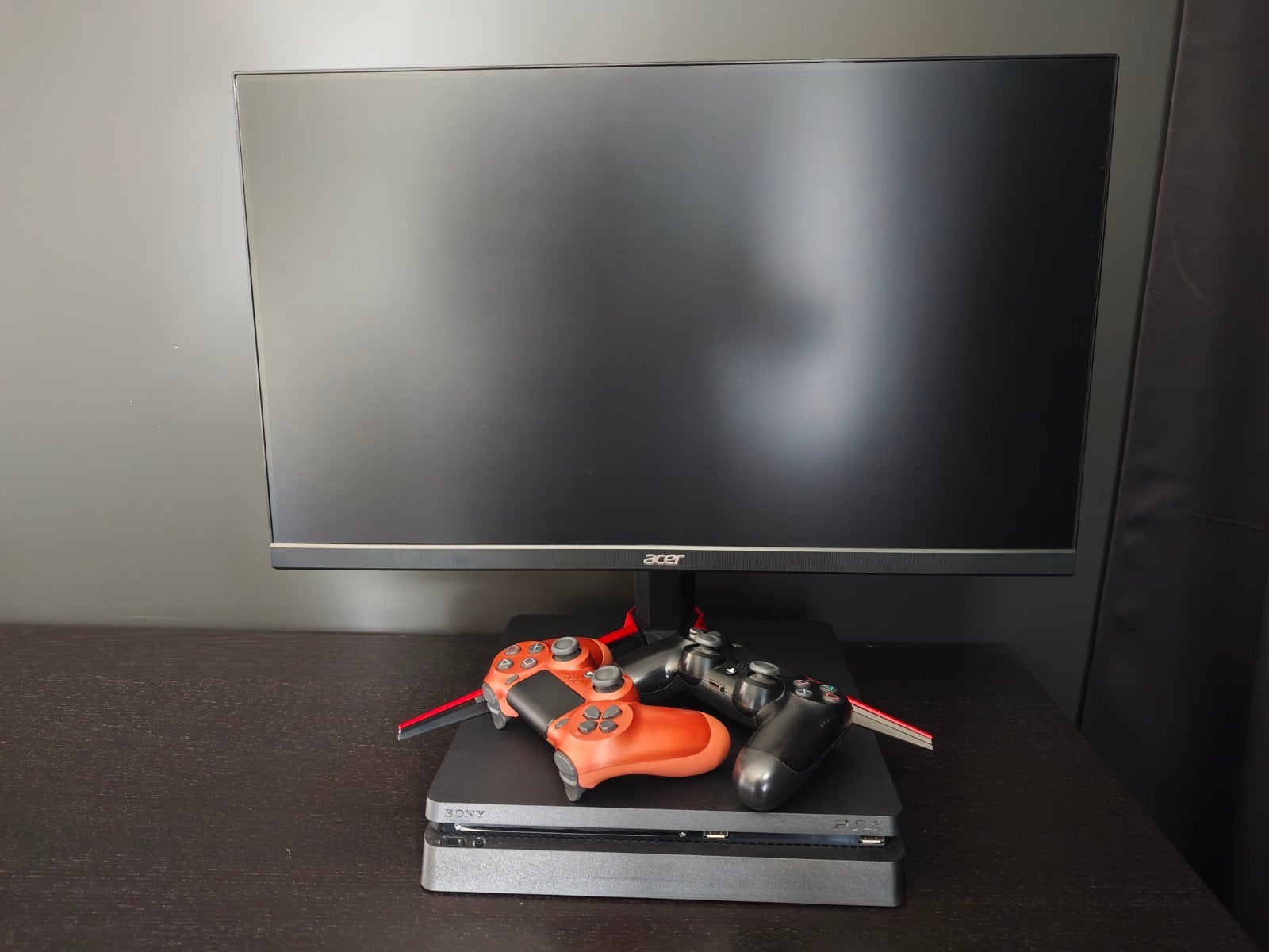 PlayStation 4 Pro 1TB met 2 controllers en monitor Acer, Ophalen, Met 2 controllers, Zo goed als nieuw, 1 TB