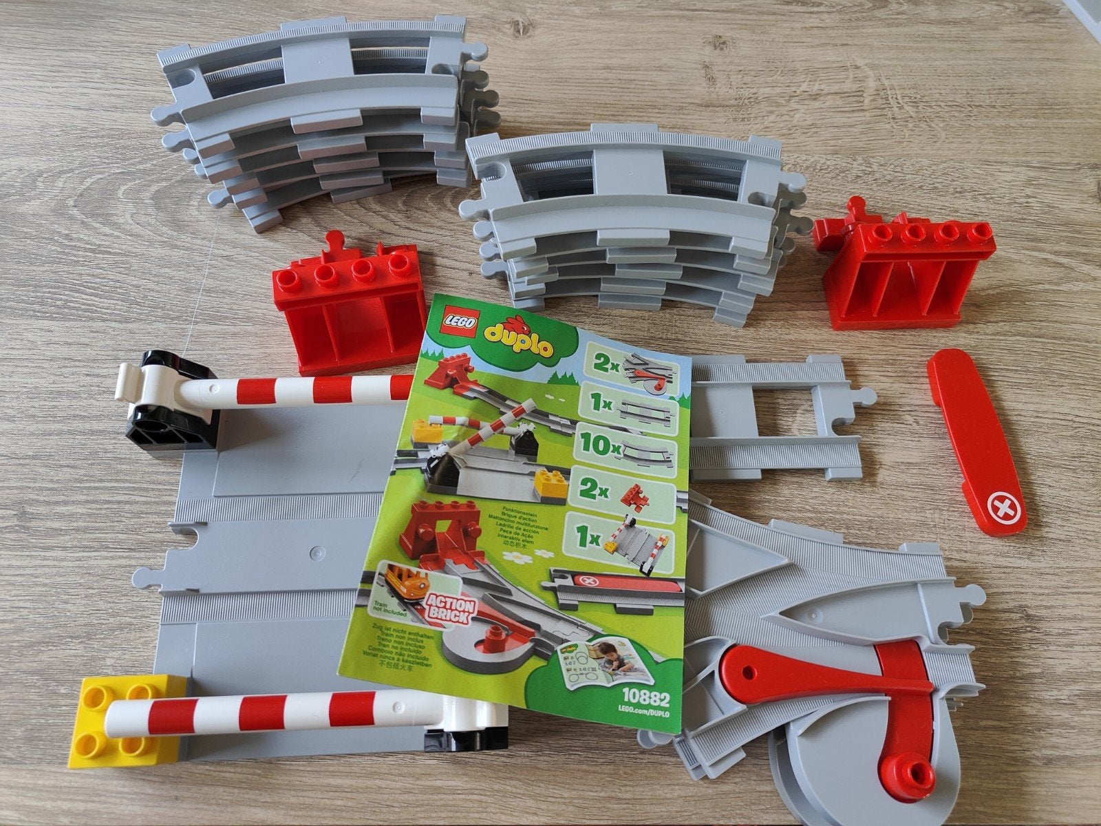 Lego Duplo Treinset 10882 met spoorwegovergang, Overige thema's, Inclusief instructies, Ophalen of Verzenden, Zo goed als nieuw
