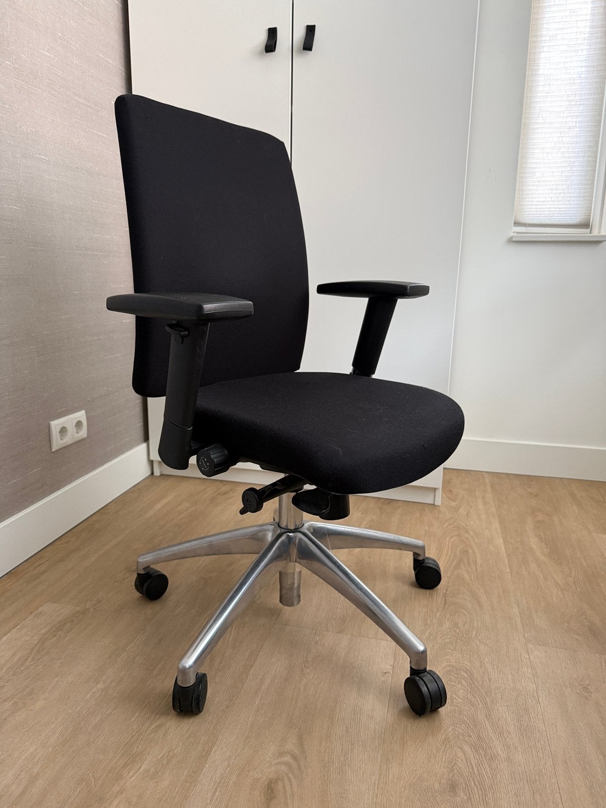 Zwarte bureaustoel, Huis en Inrichting, Ophalen, Ergonomisch, Zo goed als nieuw, Zwart