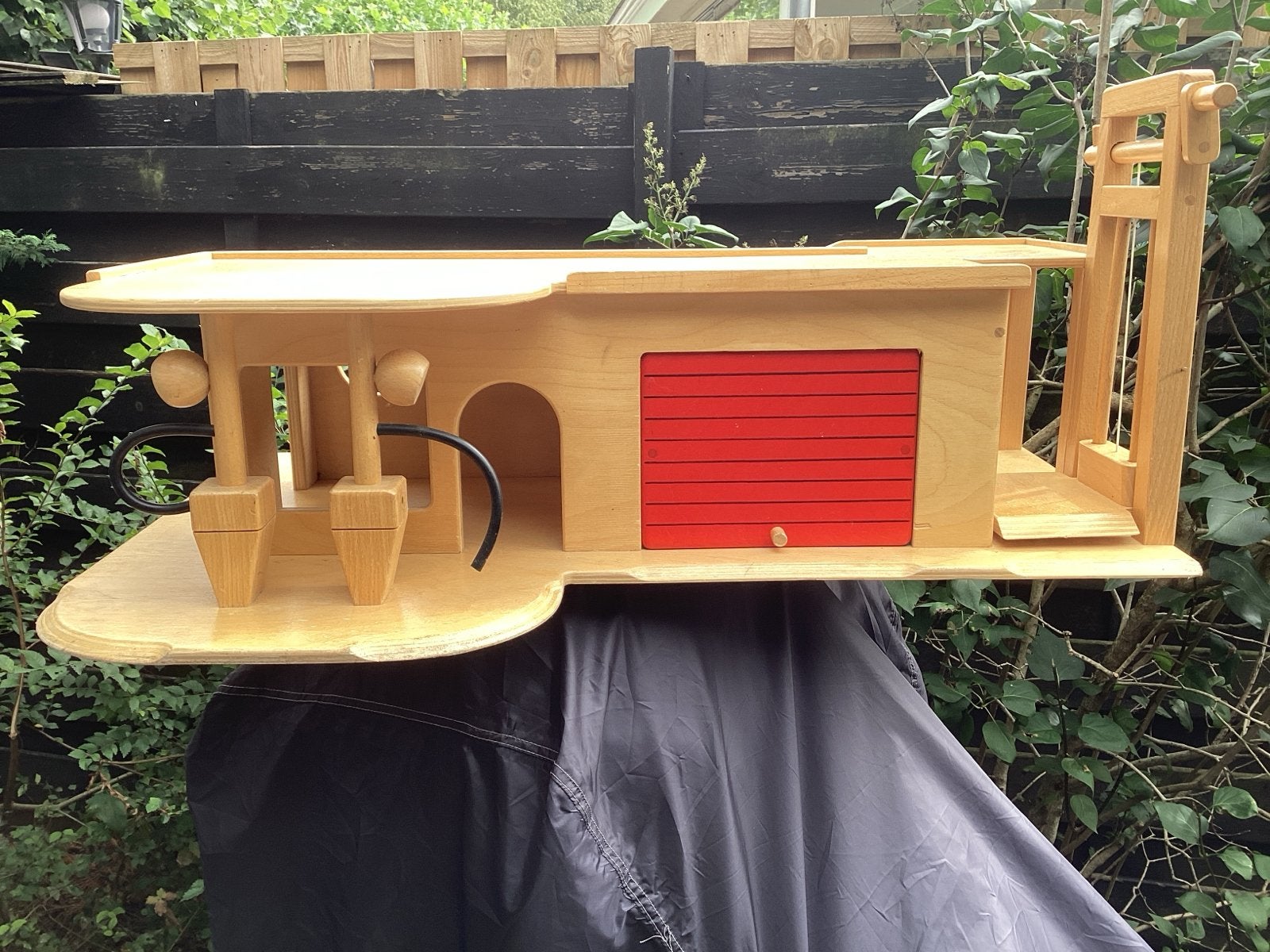 Houten speelgoed garage met lift, Ophalen