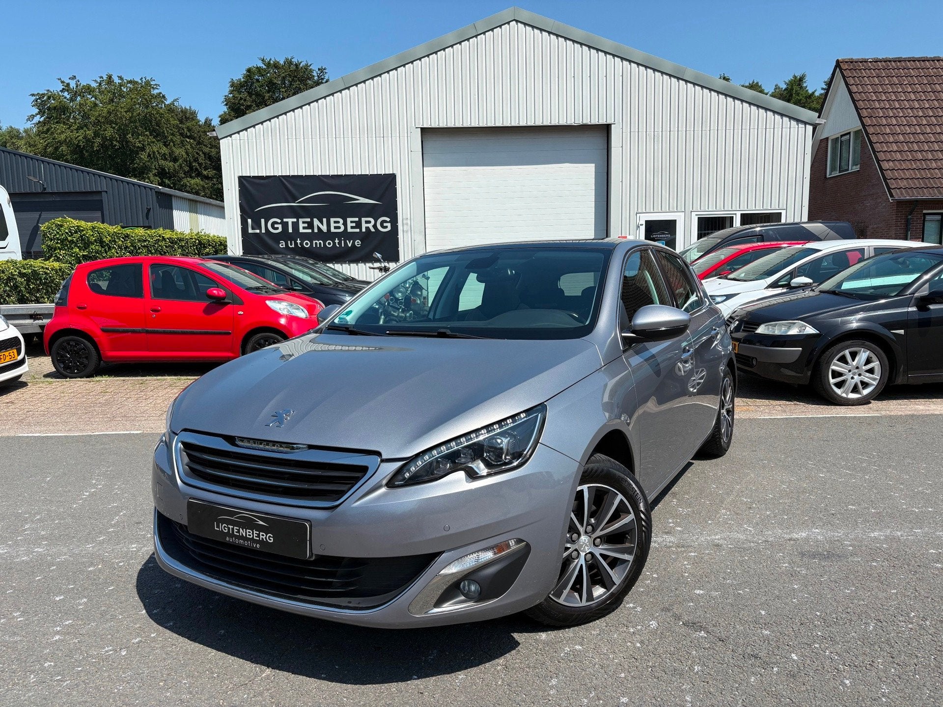 Peugeot 308 1.6 THP Première Cruise|Pano|Trekhaak|Rijklaar, 125 pk, Gebruikt, Zwart, 4 cilinders