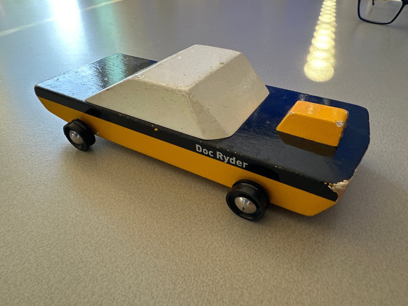 Candylab Toys Doc Ryder houten speelgoedauto cab taxi auto, Ophalen of Verzenden, Gebruikt