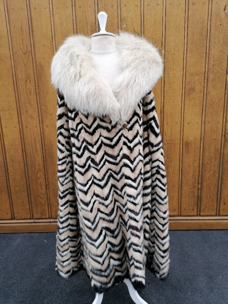 P8 vintage Nerts cape met vossenkraag, Kleding | Dames, Ophalen of Verzenden, Zo goed als nieuw