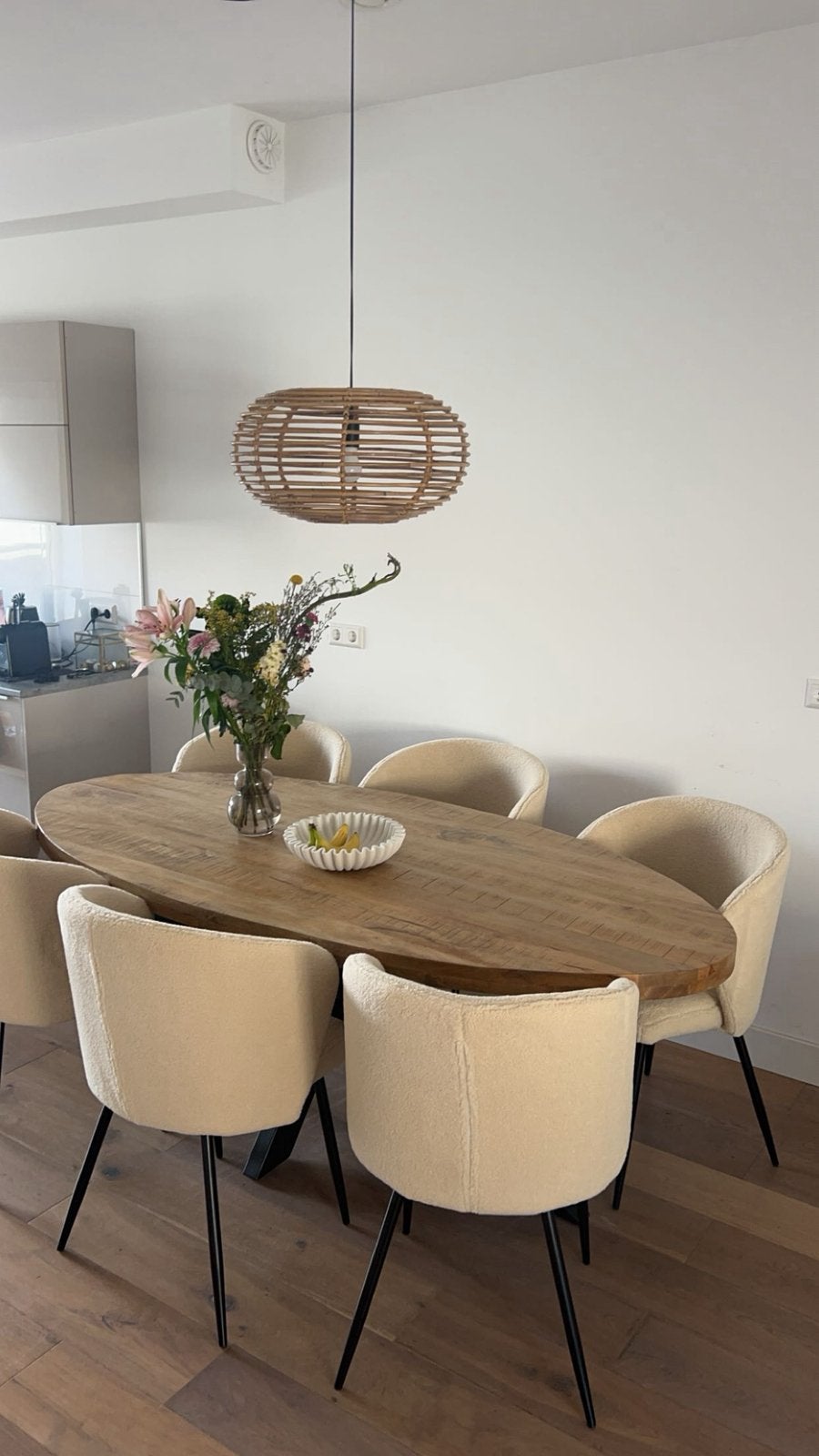 Eettafel ovaal mangohout, Ophalen, Zo goed als nieuw, Bruin, Vijf, Zes of meer stoelen