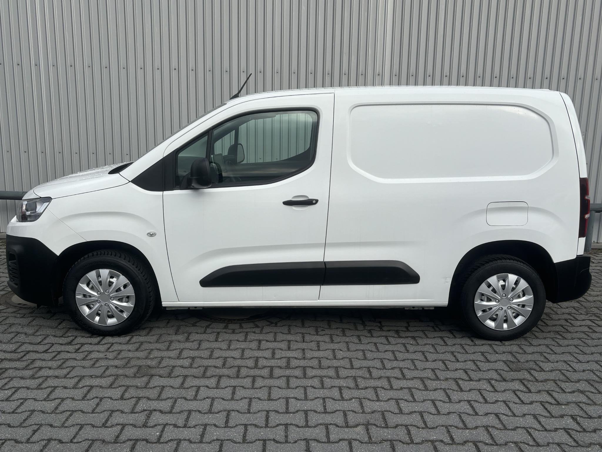 Citroen Berlingo 1.2 Club*NIEUW MODEL*A/C*CRUISE*CARPLAY*NW-, Voorwielaandrijving, Euro 6, 1199 cc, Citroën