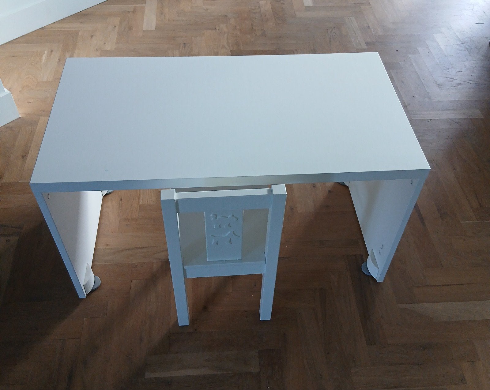 Kindertafel (50 cm hoog) met bijpassend stoeltje, Kinderen en Baby's, Kinderkamer | Tafels en Stoelen, Ophalen