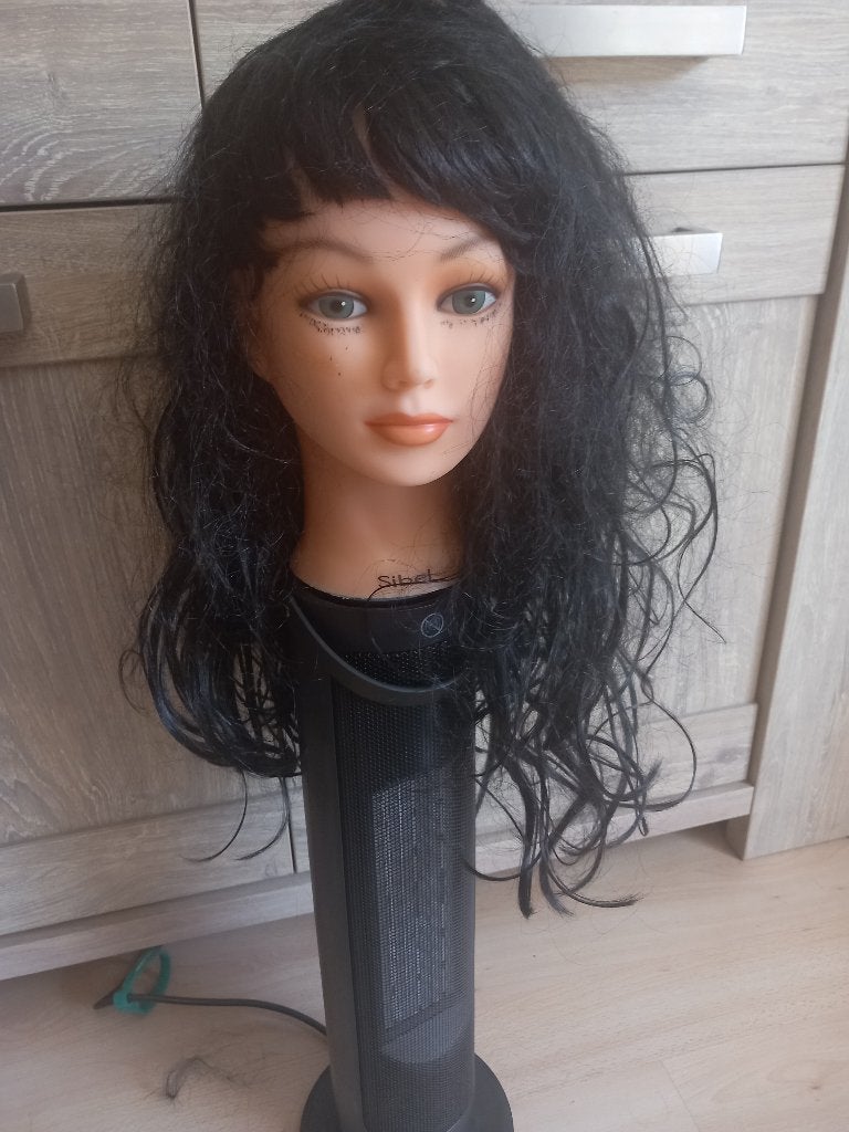 Pruik met lang zwart haar, Ophalen of Verzenden, Zo goed als nieuw, Carnaval, Accessoires