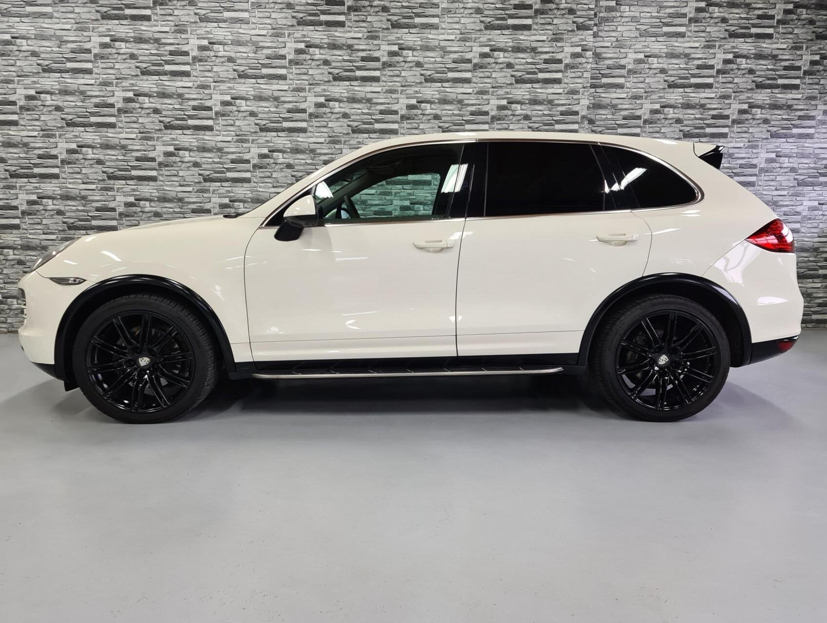 Mooie Porsche Cayenne 3.0 D *21 inch*Trekhaak*PDC*NAP*!, Auto's, Automaat, Gebruikt, 255 €/maand, Wit