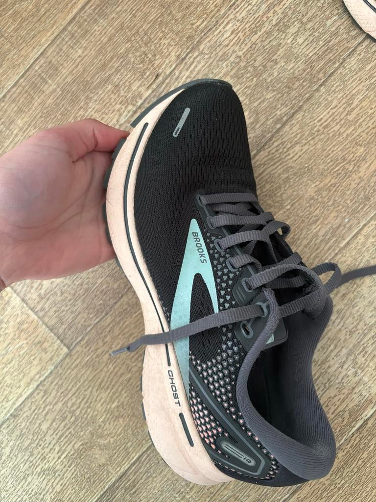 Brooks Ghost 14 hardloopschoenen - Zwart/Roze, Kleding | Dames, Schoenen, Gedragen, Sportschoenen, Zwart, Ophalen of Verzenden