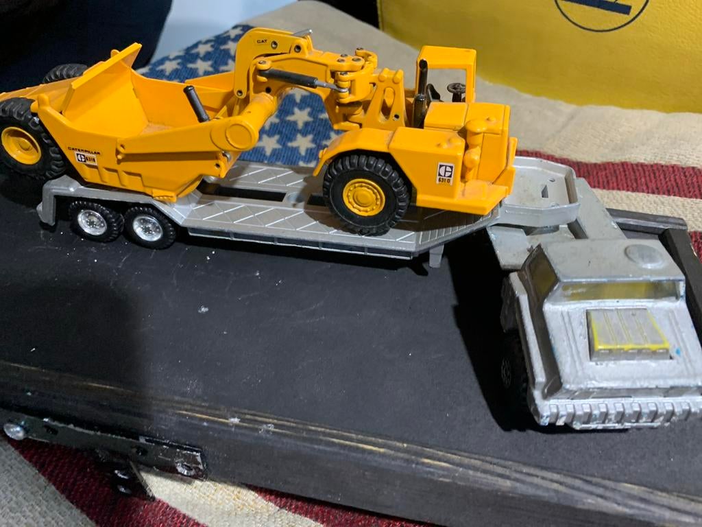 Caterpillar Scraper met oplegger - Die-cast model-matchbox, Ophalen of Verzenden, Zo goed als nieuw