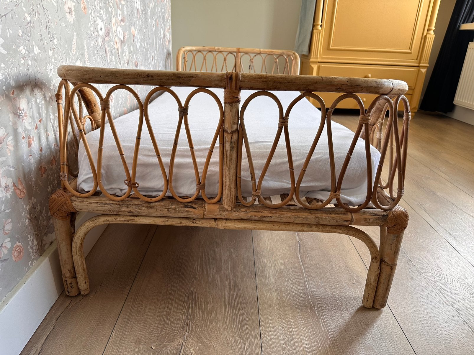 Kinderbed rotan Karwei, Ophalen, Gebruikt, 70 tot 85 cm, Matras