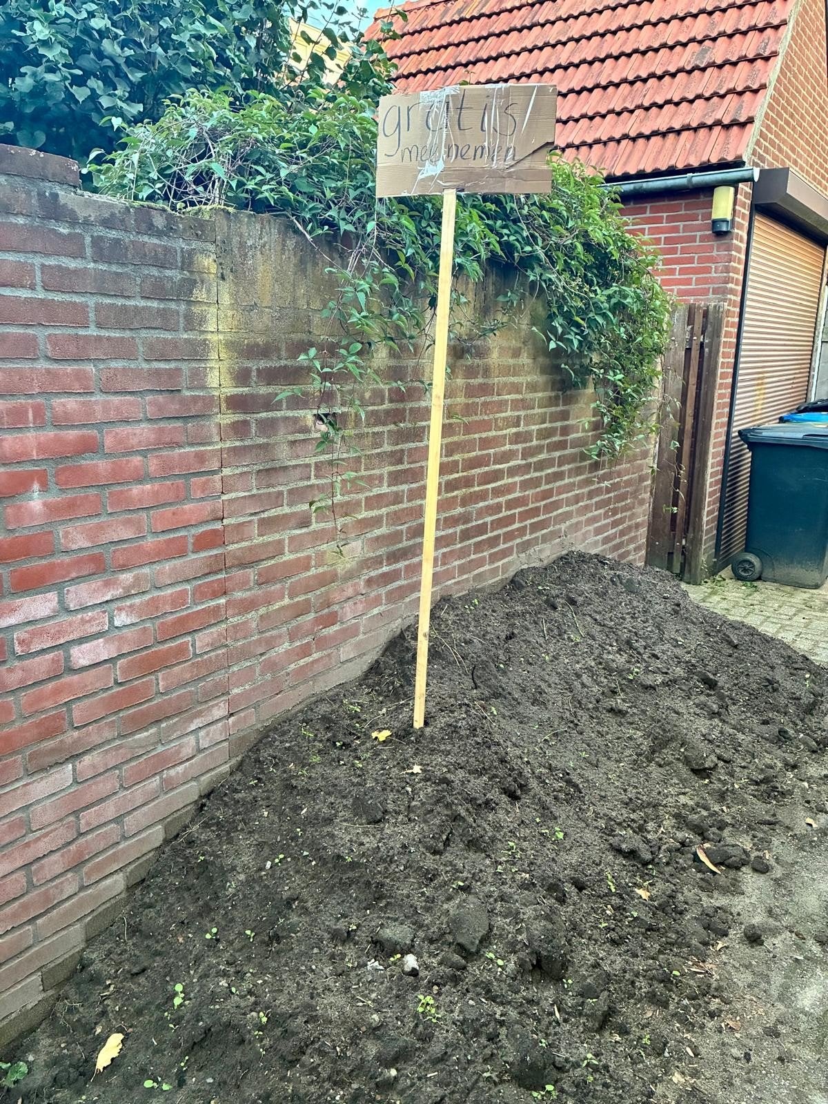 Gratis zwart zand - ruim 1 kuub in Oisterwijk, Tuin en Terras, Ophalen of Verzenden, Gebruikt, Ophoogzand
