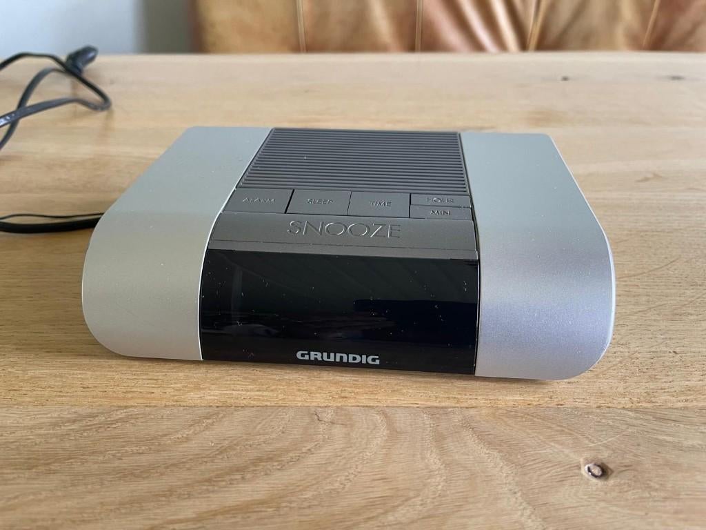 Grundig wekkerradio, Ophalen of Verzenden, Gebruikt, Radio