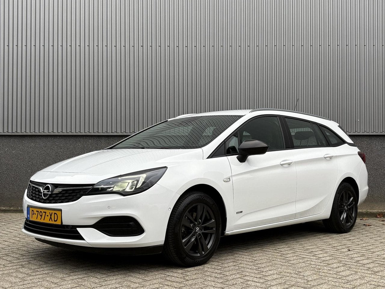 Opel Astra Sports Tourer 1.2T 110pk Design&Tech | SUMMER DEA, Voorwielaandrijving, Gebruikt, 1199 cc, Wit