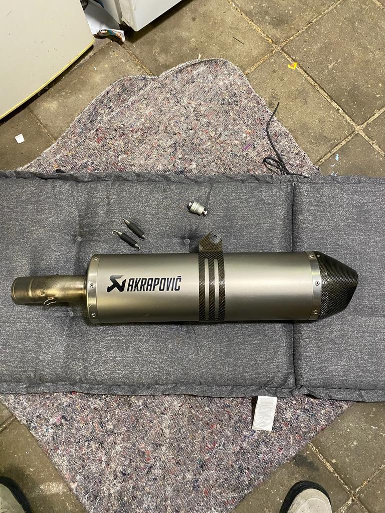 Akrapovic uitlaat, Motoren, Ophalen