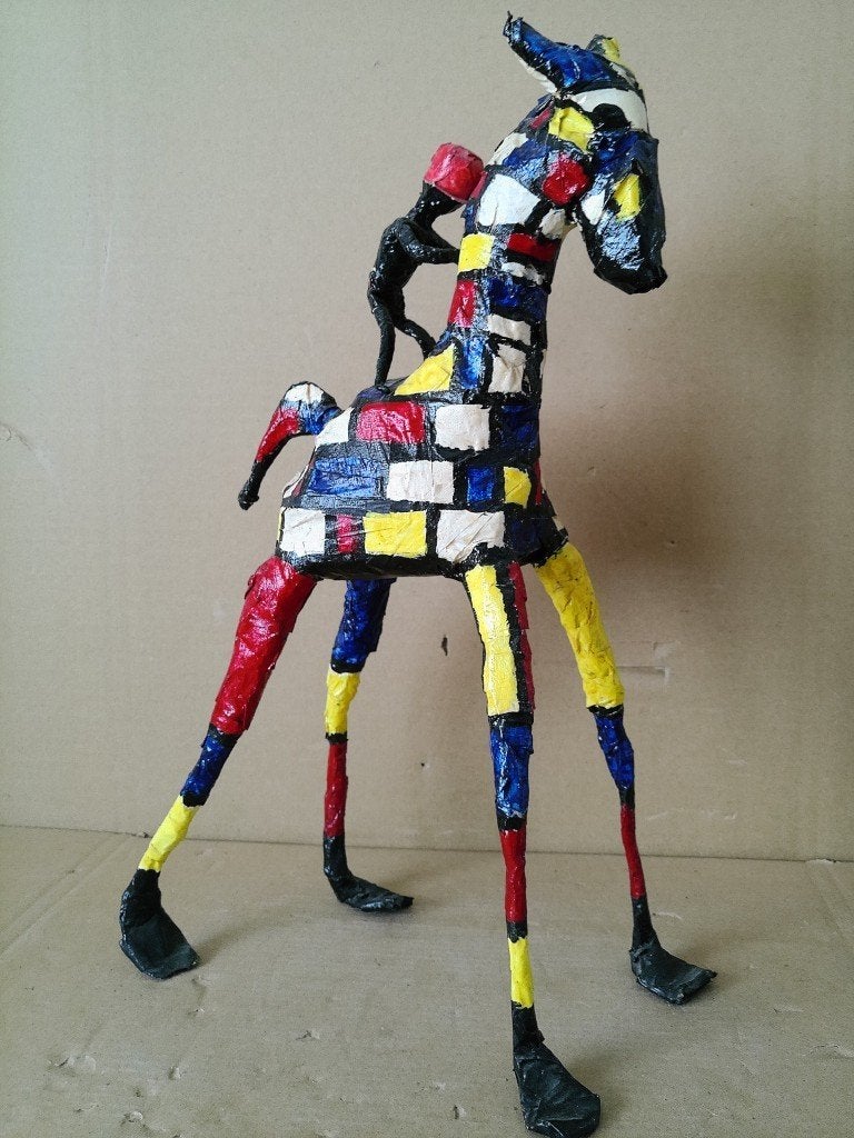 Curiosa volkskunst beeld Mondriaan stijl giraffe ruiter 42cm, Ophalen of Verzenden
