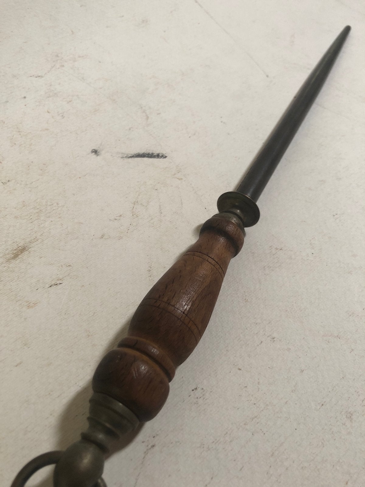 Antieke Messenslijper F. Dick met Houten Handvat, Hout, Ophalen of Verzenden, Overige typen, Gebruikt